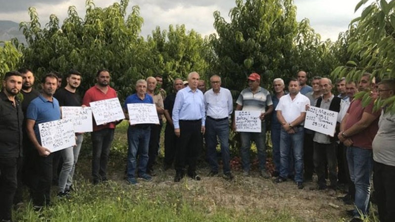 Meyve üreticileri fabrikanın belirlediği taban fiyatı protesto etti