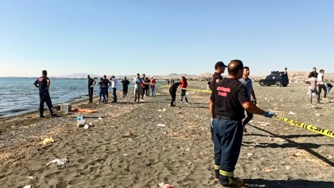 Serinlemek için Van Gölü'ne giren çocuklar akıntıya kapıldı: 2 ölü, 1 kayıp