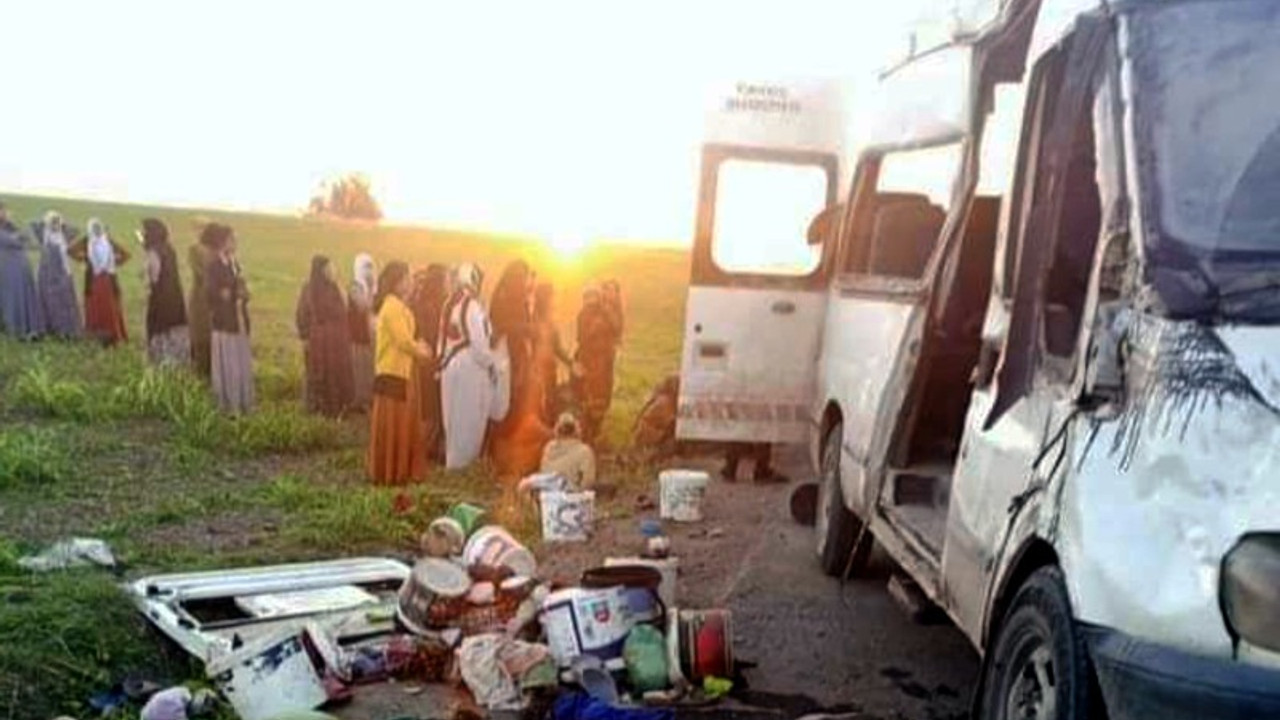 Urfa'da tarım işçilerini taşıyan araç kaza yaptı: 2 ölü, 17 yaralı