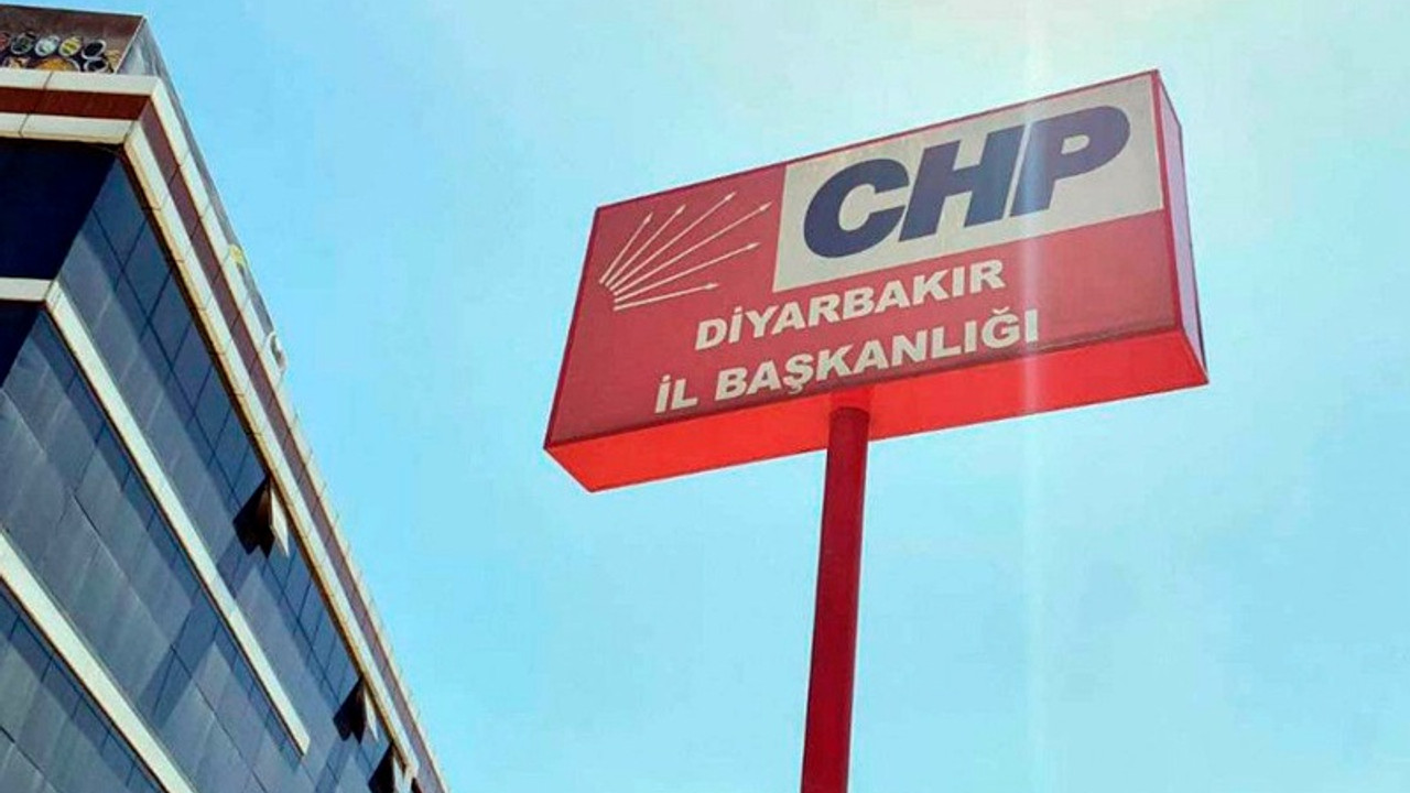 Kayyım heyeti, polis eşliğinde CHP Diyarbakır İl Örgütü'ne girdi