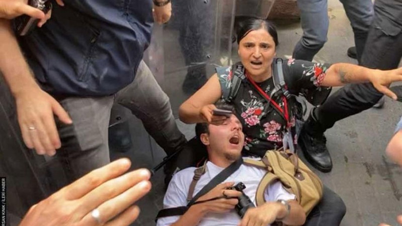 Gazetecilere yönelik baskı ve şiddeti konu alan 'Saldırı Altında' isimli sergi açıldı