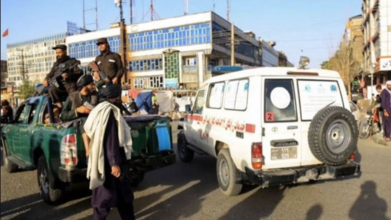 Pakistan'da milletvekiline silahlı saldırı: 4 ölü, 1 yaralı