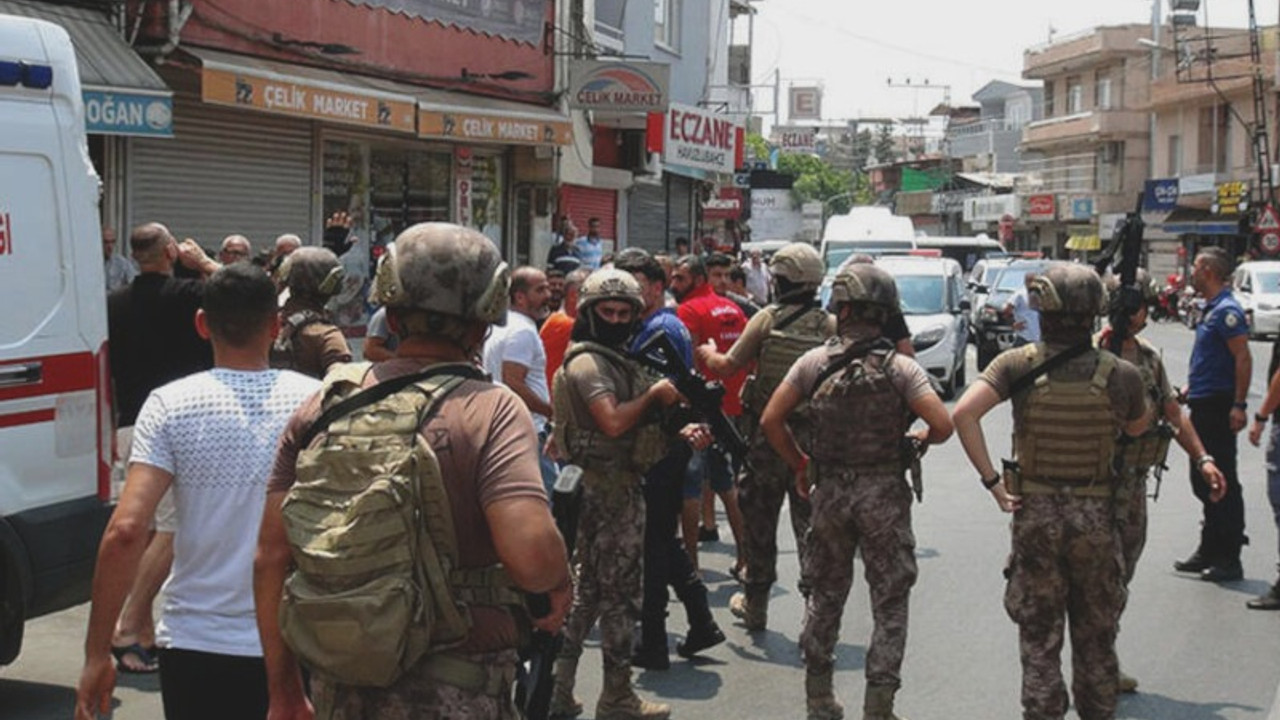 İki kayınbiraderini pompalı tüfekle vurdu; eşlerinden birini de rehin aldı