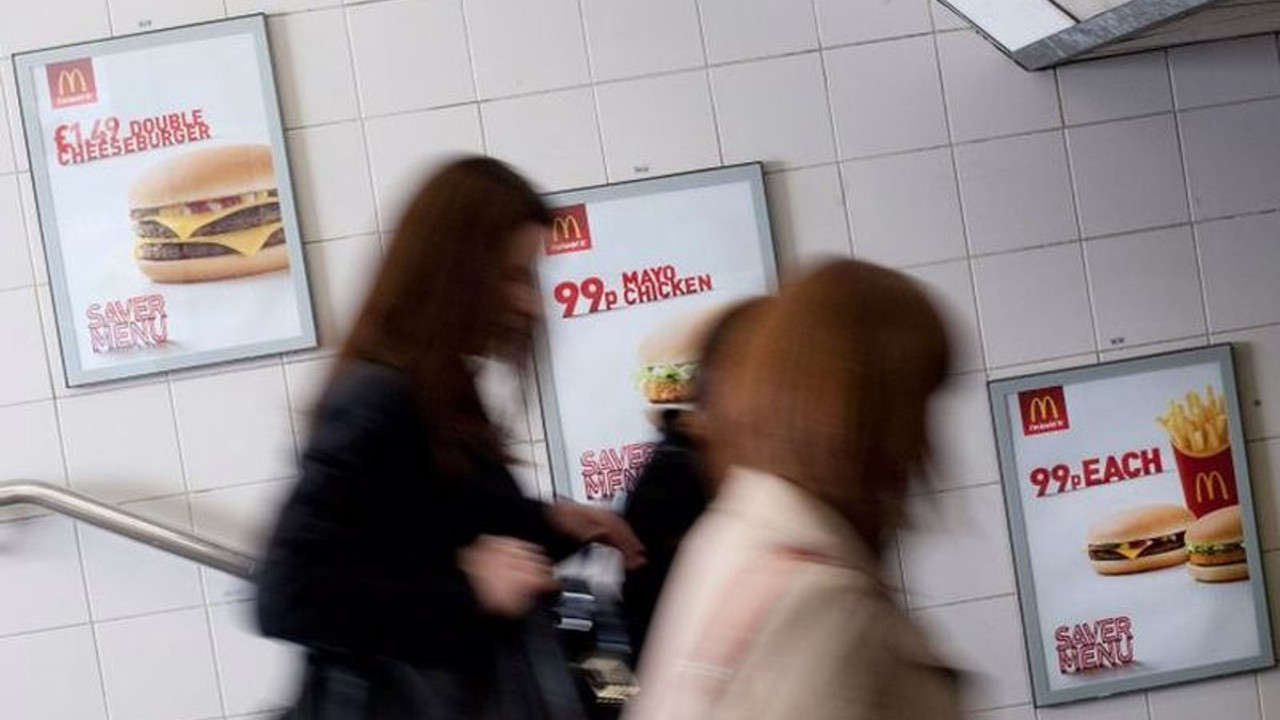 Londra'da sağlıksız gıda reklamlarını yasaklamanın işe yaradığı iddia ediliyor