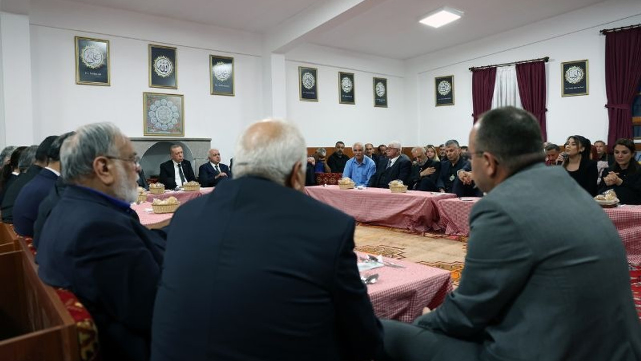 Cumhurbaşkanı Erdoğan, Hüseyin Gazi Cemevi'ni ziyaret etti