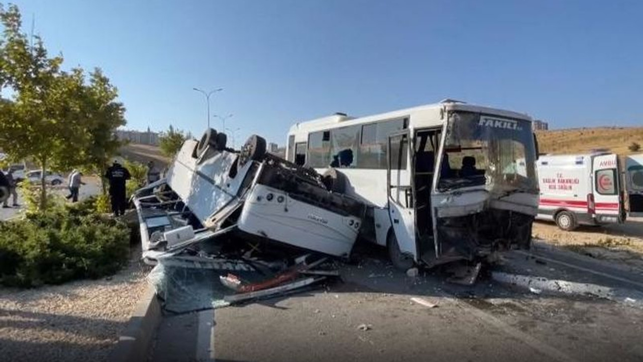 Antep'te işçi servisleri çarpıştı: 19 yaralı