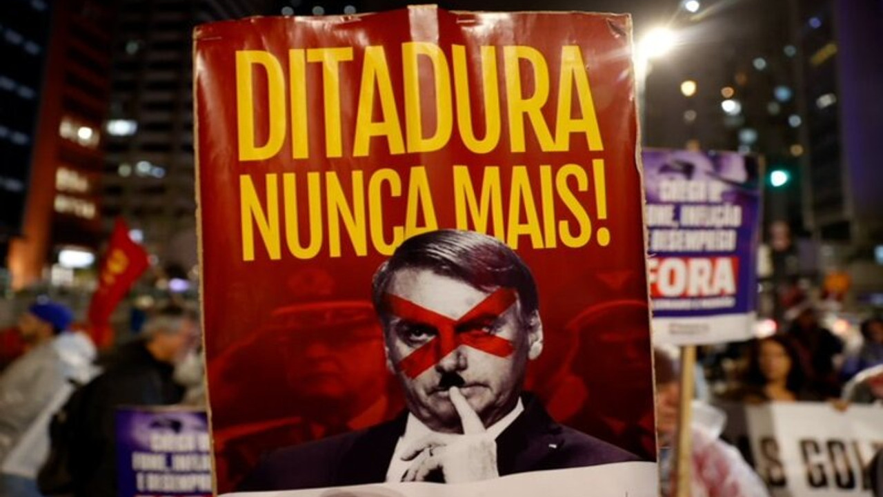 Brezilya'da Bolsonaro öfkesi: Binlerce kişi sokağa döküldü