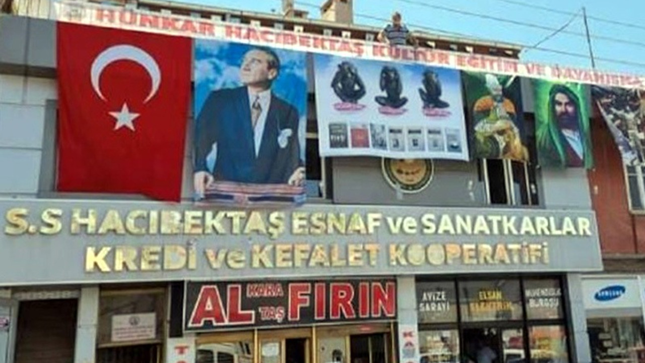 Erdoğan ziyareti öncesi Hünkar Hacıbektaş Derneği'ne 'üç maymun' posteri asıldı, polis 'hakaret var' dedi