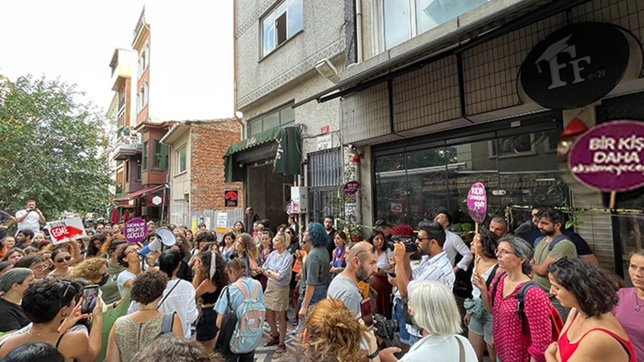 Kadın derneklerinden Kadıköy'deki cinayet mahallinde protesto