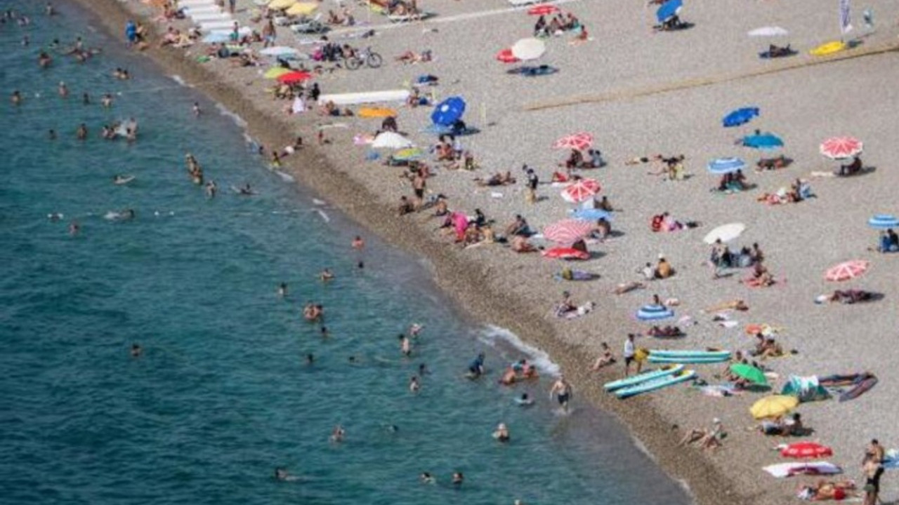 Antalya'da deniz suyu sıcaklığı, hava sıcaklığını geçti