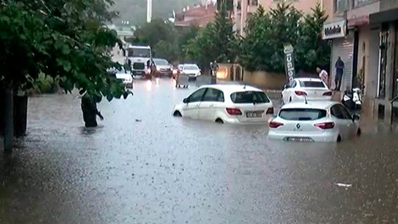 Meteoroloji uyarmıştı: Marmara'yı sağanak vurdu