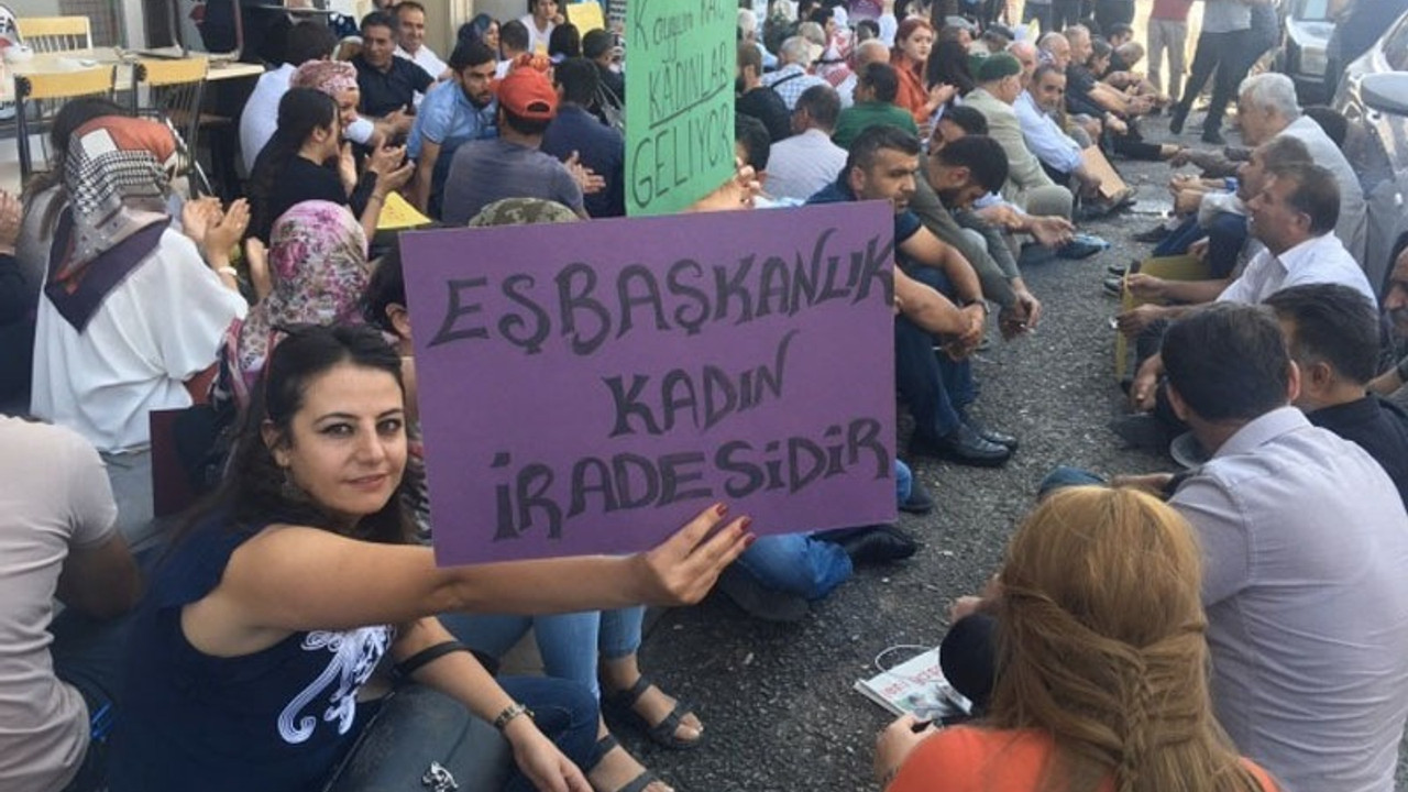 Ok yaydan çıktı: Kadınlar yönetimlerde yer almak istiyorlar, siyasette söz sahibi olmak istiyorlar