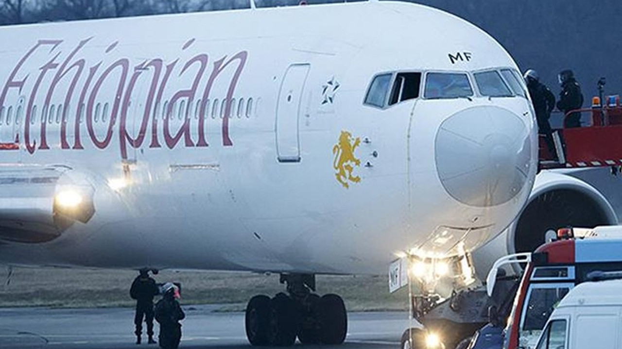 Pilotlar uyuya kaldı, iniş yapacakları havalimanını kaçırdı