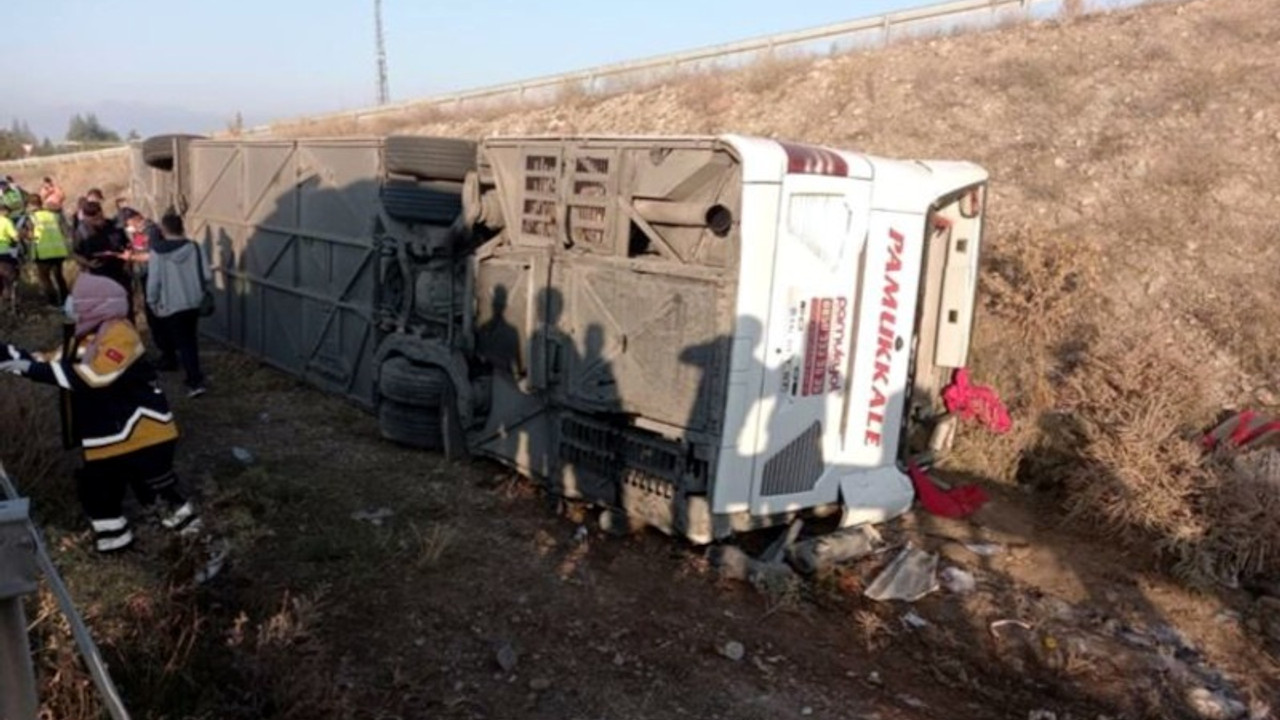 Afyon'da kaza: 1 ölü, 10’u ağır 30 yaralı