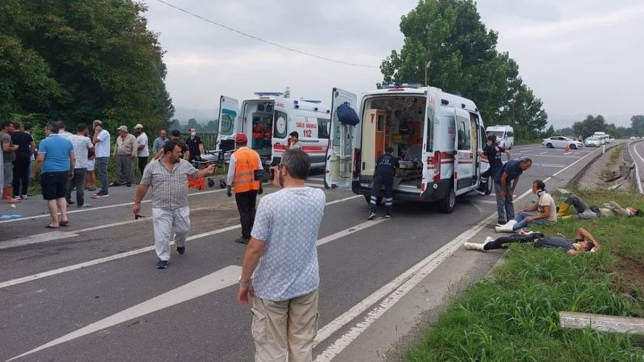 Sakarya'da işçi servisi kaza yaptı: 5 yaralı