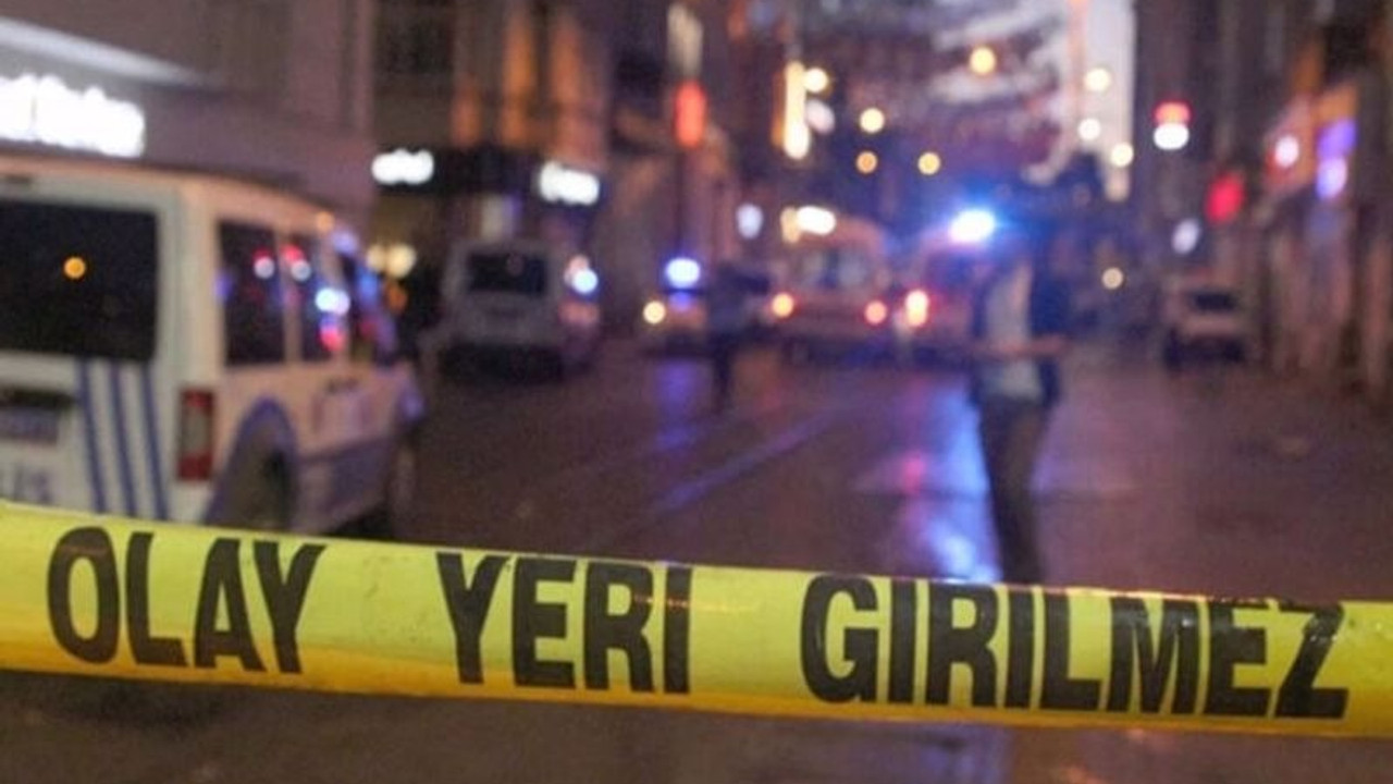 İstanbul'da polis merkezinden kaçmaya çalıştığı iddia edilen kişi vuruldu: 2 yaralı