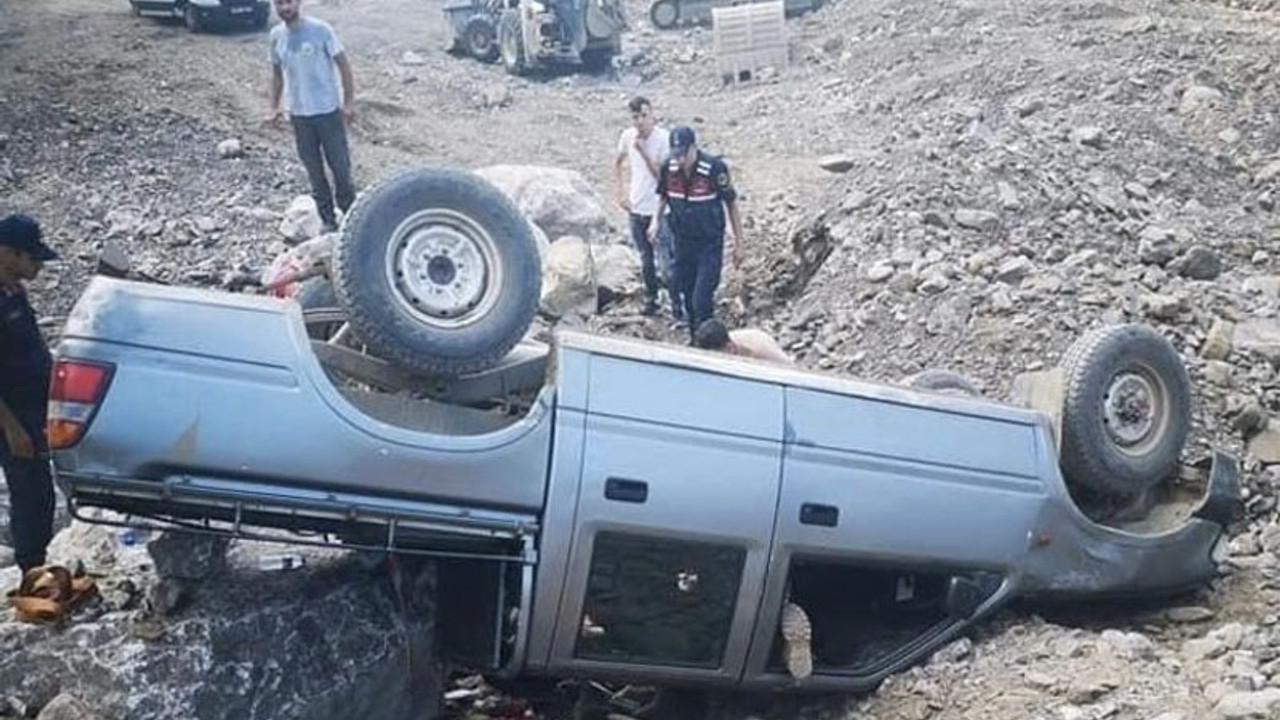 Bartın'da Orman İşletme Şefliğine ait kamyonet devrildi: 3 yaralı