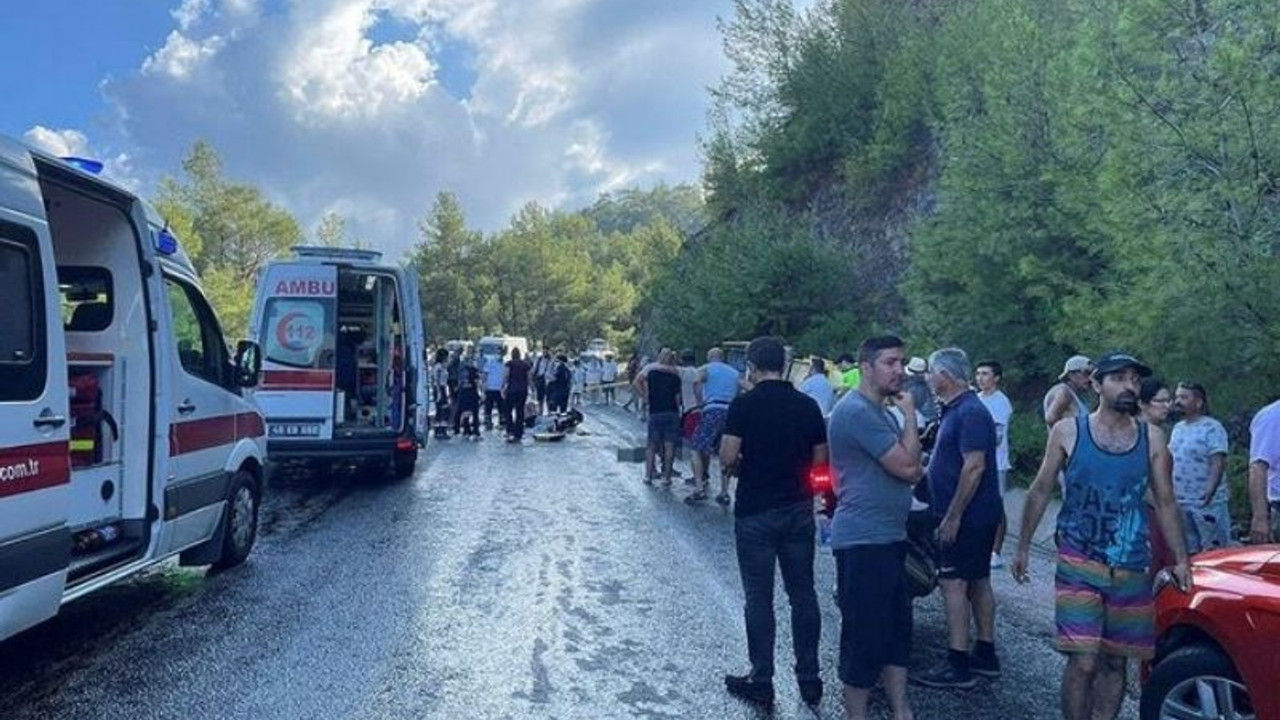 Marmaris'te turistleri taşıyan safari aracı devrildi: Ölü ve yaralılar var