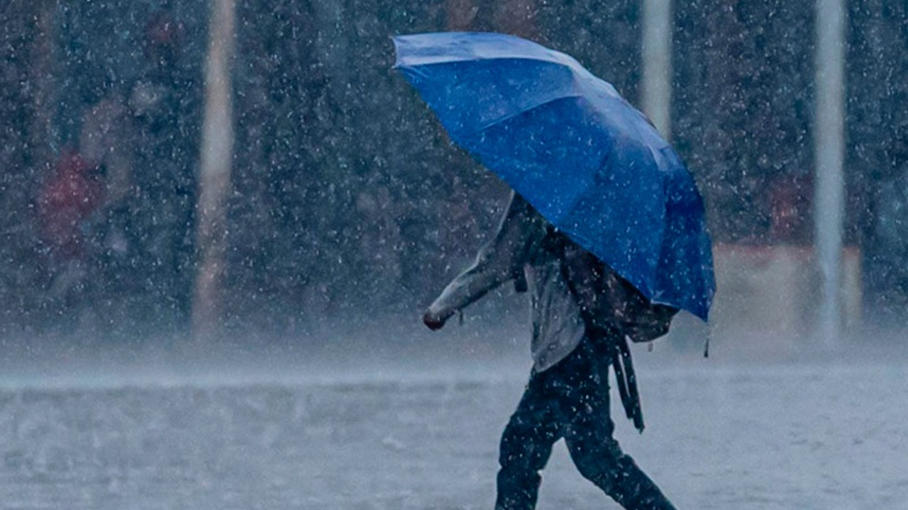 Meteoroloji uyardı: Yarın İstanbul'a sağanak geliyor