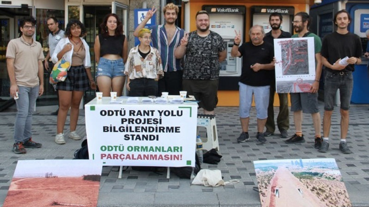 ODTÜ’lü öğrenciler, 'rant yoluna’ karşı belediye önünde stant açtı