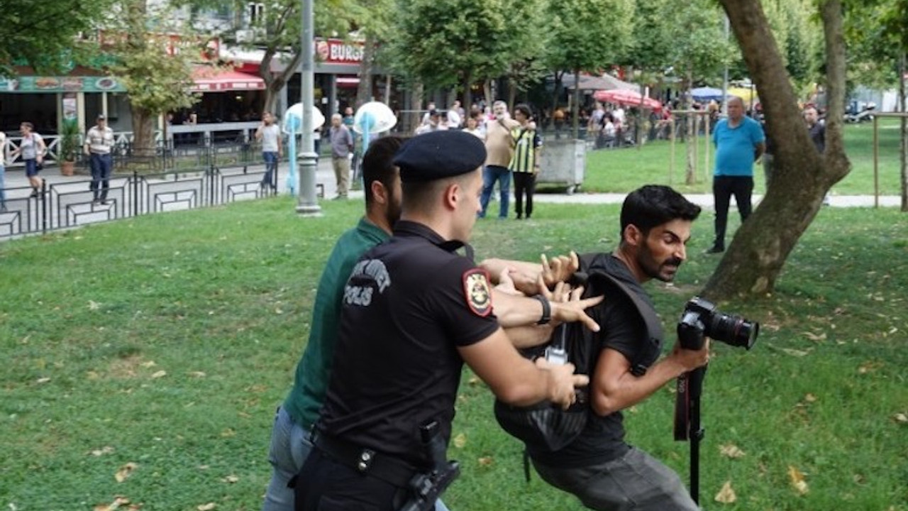 Tutuklu yakınlarının eyleminde gazetecilere şiddet ve gözaltı