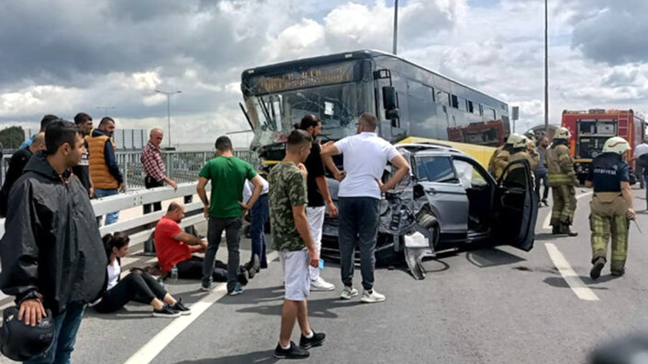 Yenikapı'da İETT otobüsü çok sayıda araca çarptı