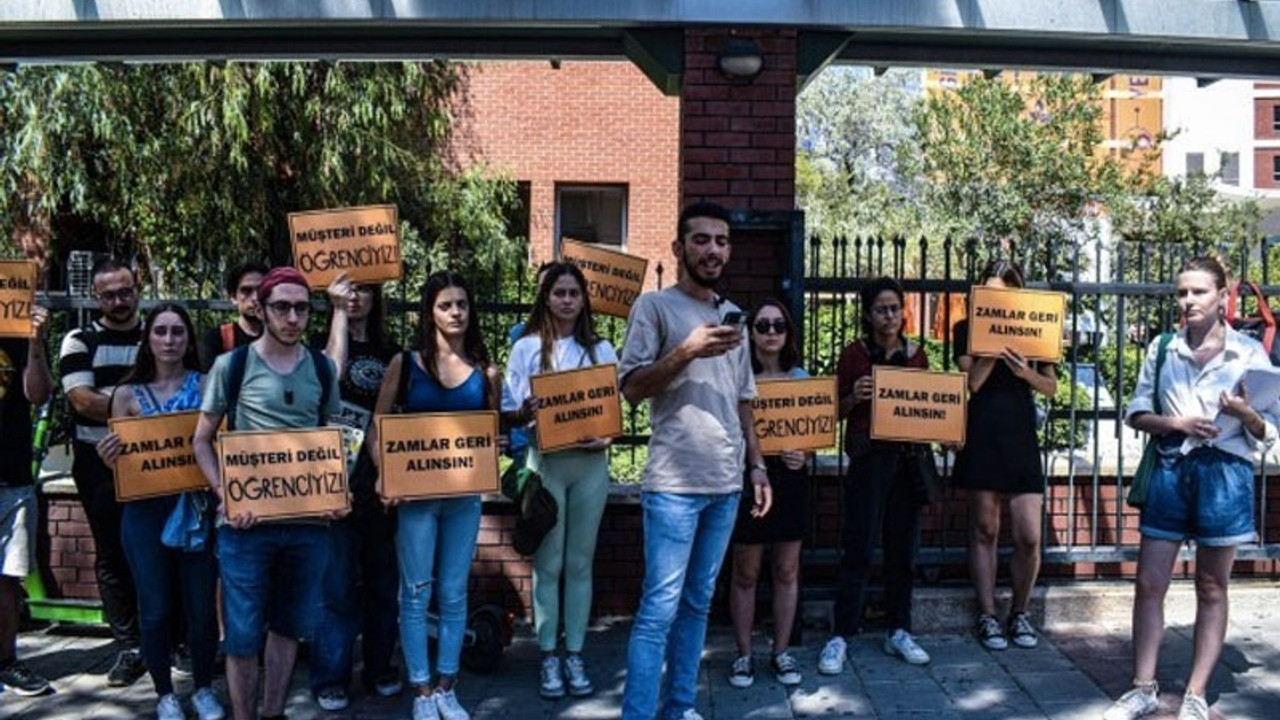 Üniversite öğrencilerinden zam protestosu: Ekonomik krizi yaratan bizler değiliz