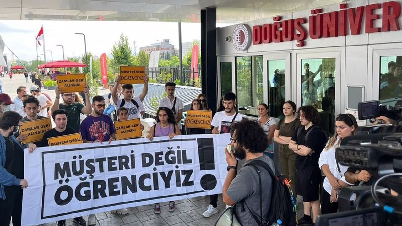 Doğuş Üniversitesi'nde fahiş zamları protesto eden 2 öğrenciye uzaklaştırma