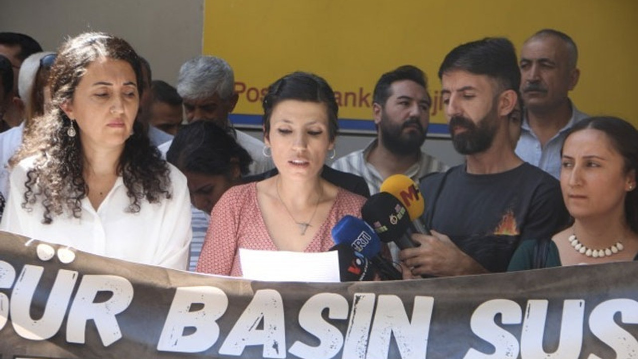 Diyarbakır'da tutuklanan 16 gazeteci için eylem: Herkesi mücadelede ortaklaşmaya çağırıyoruz