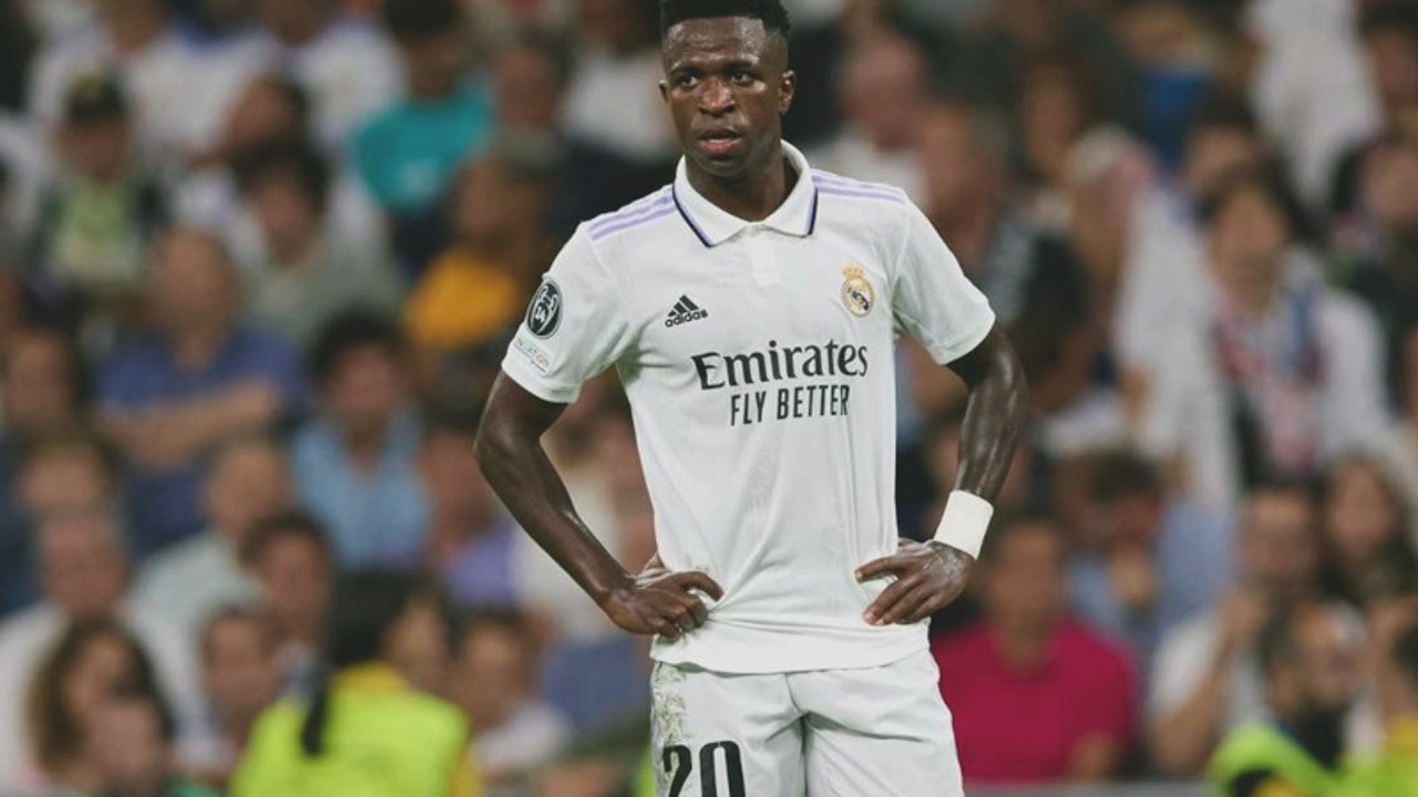 Real Madrid'li Vinicius Jr'a ırkçı söylem: Maymunluğu bıraksın