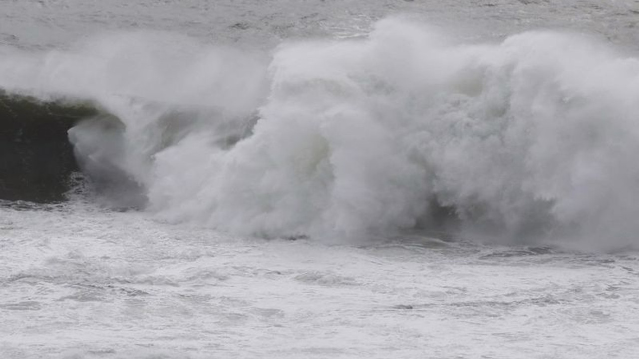 Japonya'da 'eşi benzeri görülmemiş fırtına' uyarısı: 350 bine yakın kişinin tahliyesi istendi