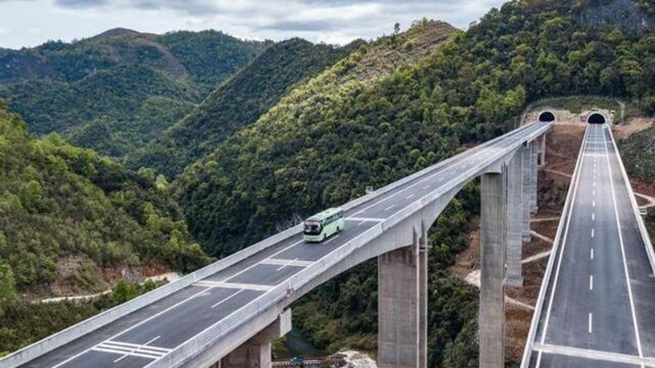 Çin'de bu yılın en ölümcül trafik kazası: 27 ölü