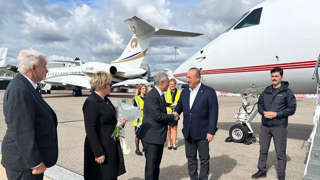 Dışişleri Bakanı Çavuşoğlu, Kraliçe II. Elizabeth'in cenaze törenine katılmak üzere Londra'da