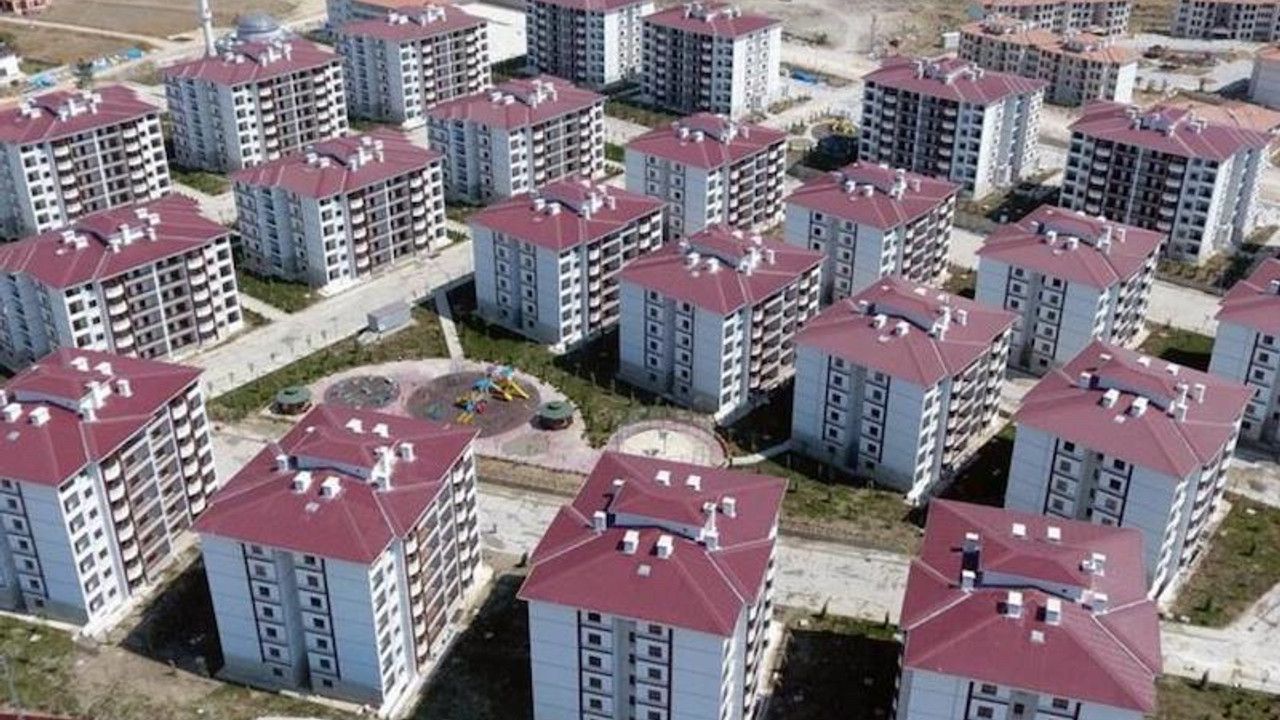 TOKİ mağdurları konuştu: Üç yıldır çivi bile çakılmadı