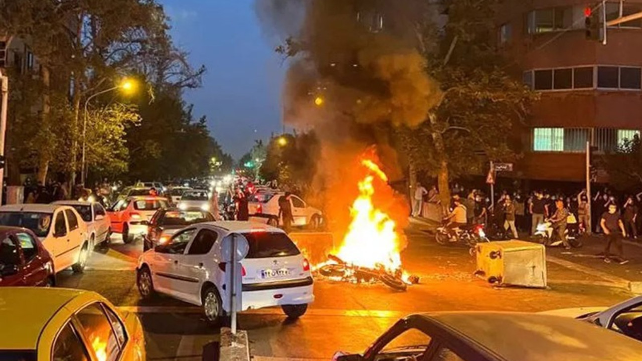 İran'daki protestolarda en az 7 kişi öldü