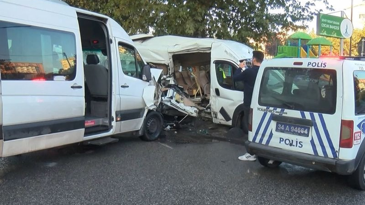 İstanbul'da servis minibüsleri çarpıştı: 4 yaralı