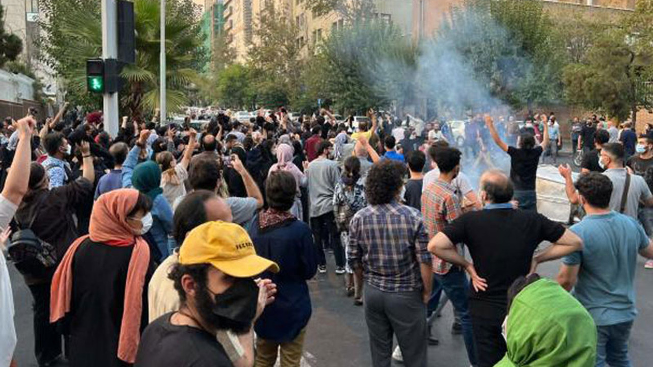 İran’da protestolar devam ediyor: Ölenlerin sayısı 31’e yükseldi