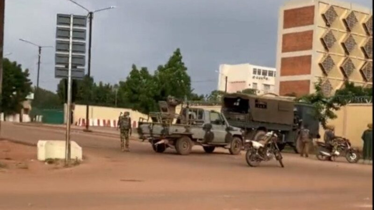 Burkina Faso'da askeri hareketlilik: Devlet televizyonu yayını kesildi