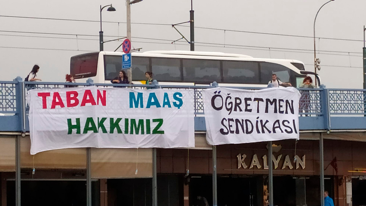 Galata Köprüsü'nde öğretmen eylemi: 'Taban Maaş Hakkımız'