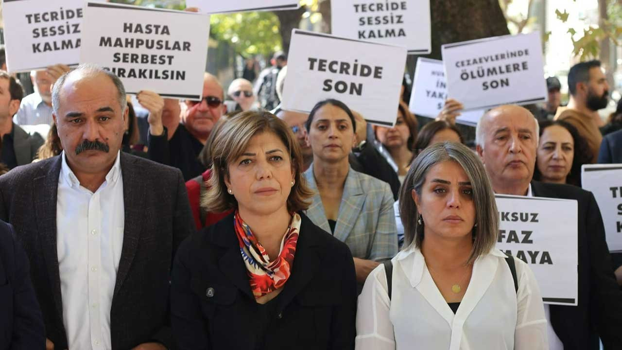 HDP milletvekilleri cezaevlerindeki tecride karşı Adalet Bakanlığı'na yürüdü