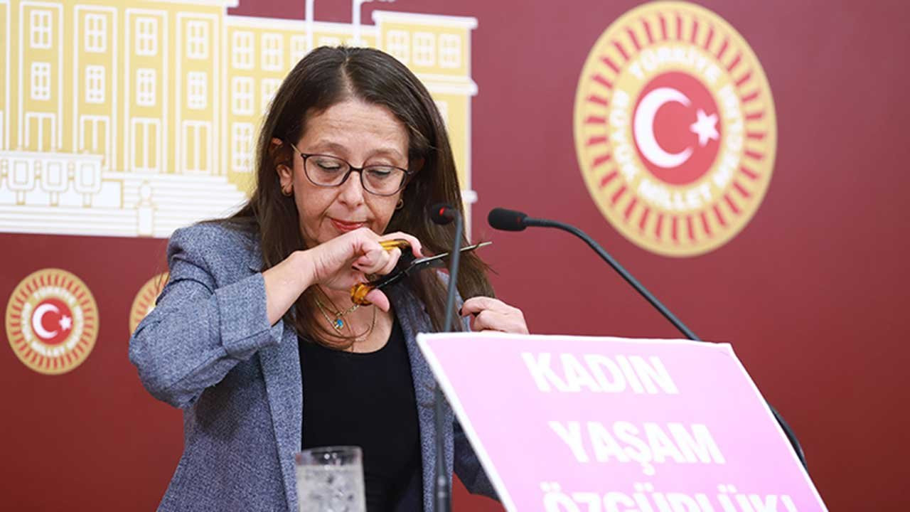 HDP'li Ersoy, İranlı kadınlara destek için Meclis'te saçlarını kesti