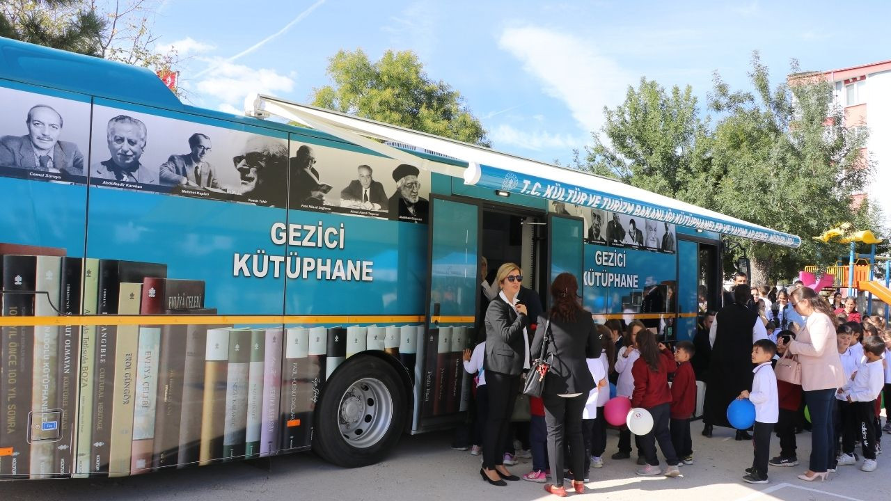 Edirne'nin köyleri gezici kütüphaneyle buluşuyor