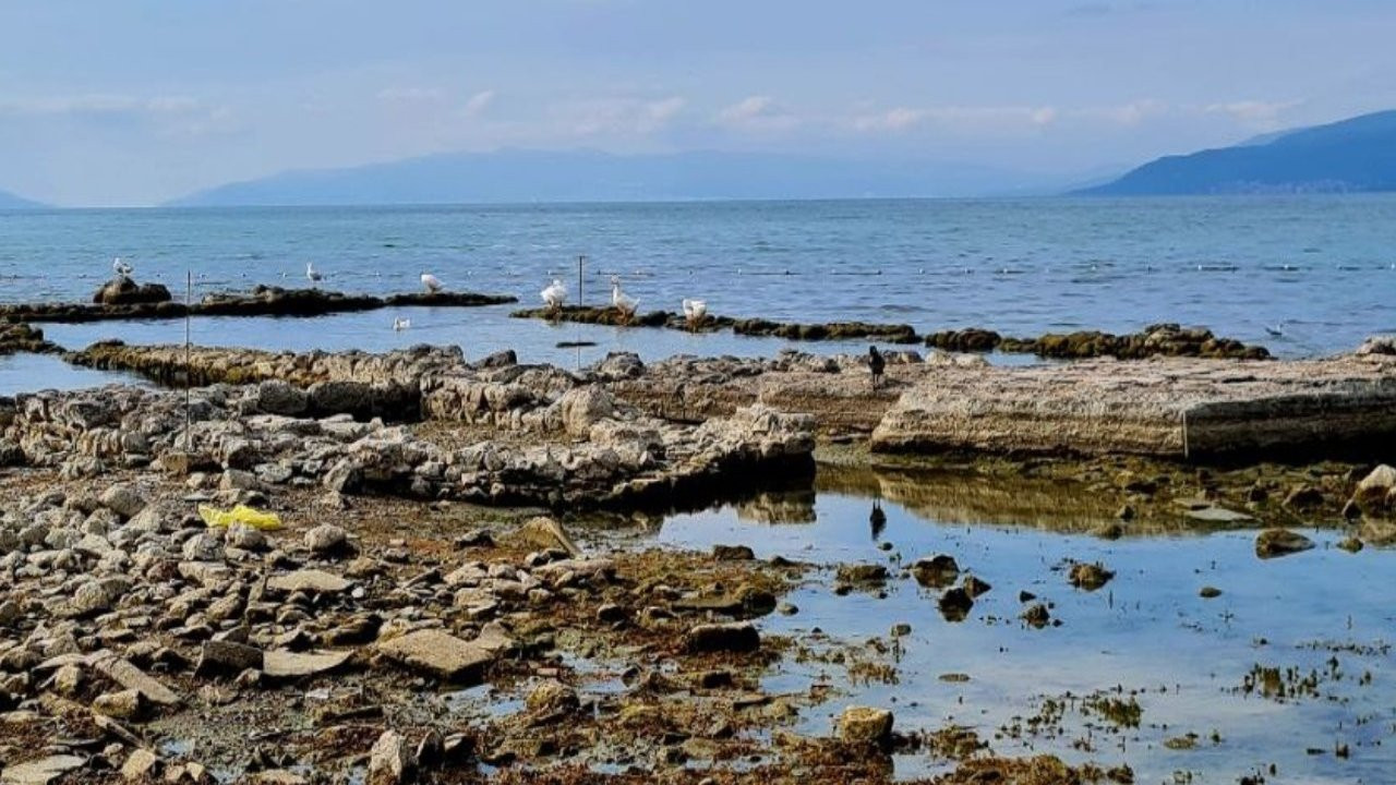 İznik Gölü'nü kuraklık vurdu: Batık bazilika kalıntısı ortaya çıktı