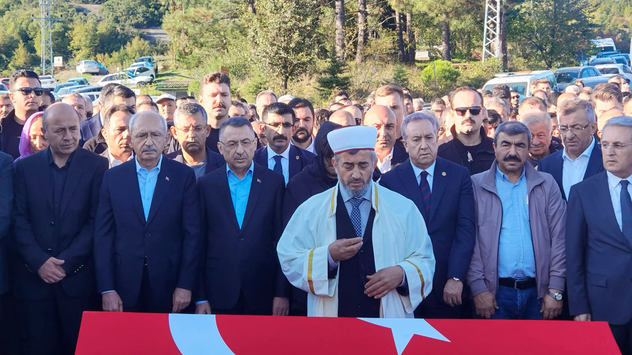 Kılıçdaroğlu ve Fuat Oktay madenci cenazesinde birlikte saf tuttu