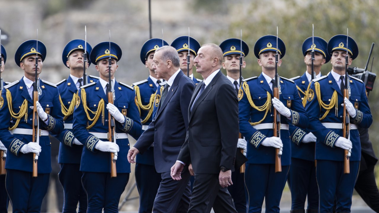 Erdoğan Azerbaycan'da Aliyev ile görüştü