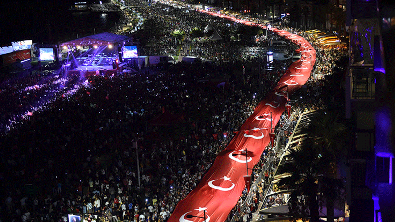 İzmir Valiliği 29 Ekim yürüyüşüne kişi sınırı getirdi