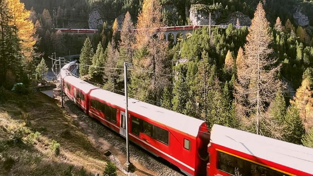 Dünyanın en uzun treni İsviçre Alplerinde sefer yaptı