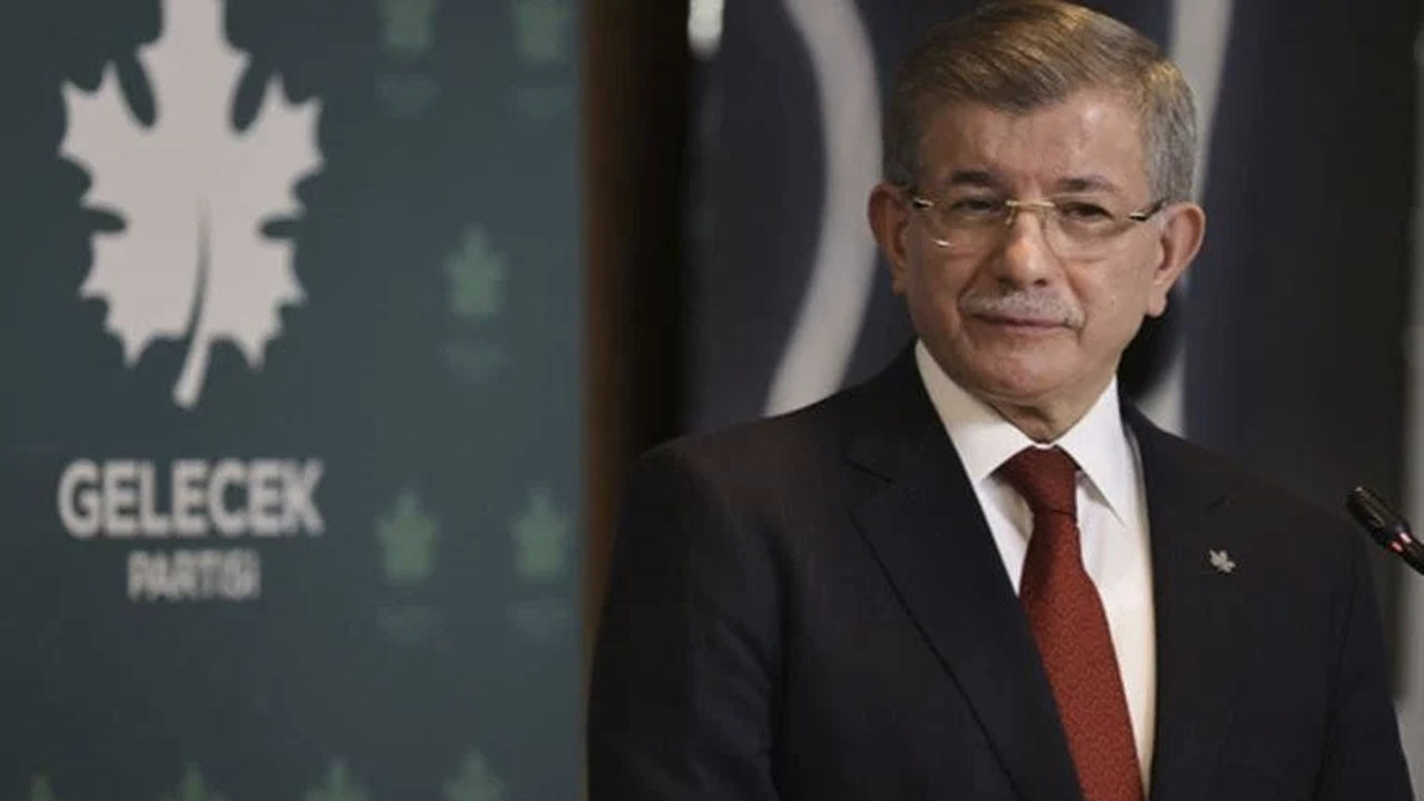 Davutoğlu: Bahçeli, İçişleri Bakanını ters köşe yapıp O'nu açıkta bıraktı