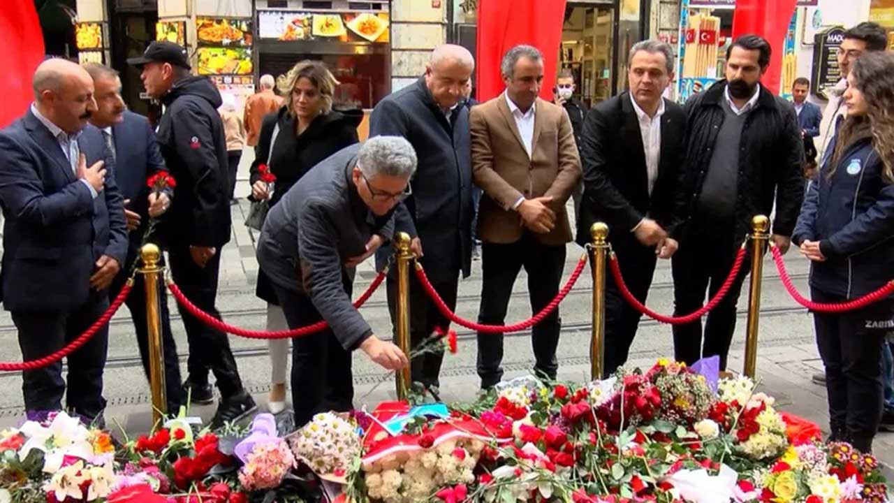 Alevi Dernekleri, İstiklal saldırısında ölenler için karanfil bıraktı