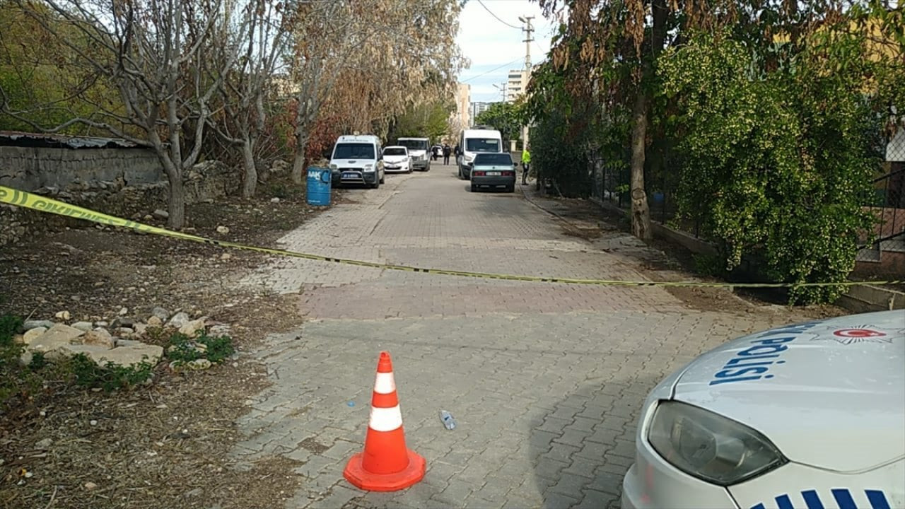 Evde uyurken silahlı saldırıda öldürüldü